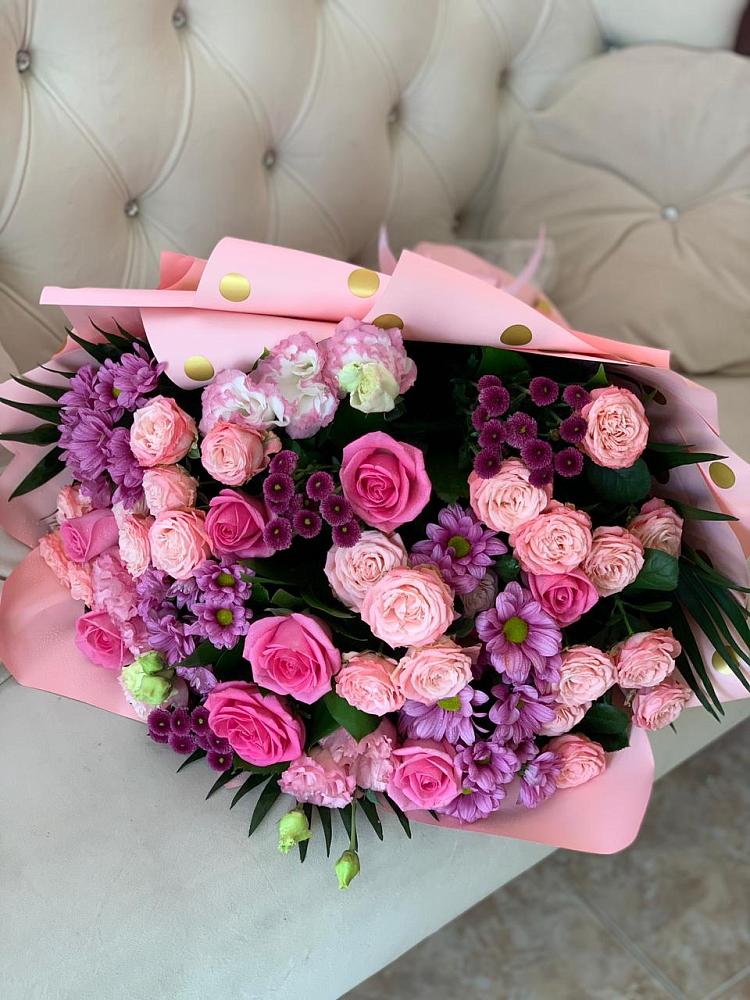 Букет цветов из: Хризантемы, Розы и Лизиантусы в Тереке Ставропольского края