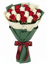 Букет Микс из красных и белых роз в Тереке Ставропольского края