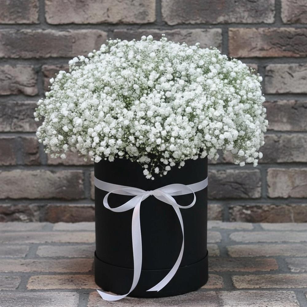 Цветочная композиция из Гипсофила в шляпной коробке в Тереке Ставропольского края