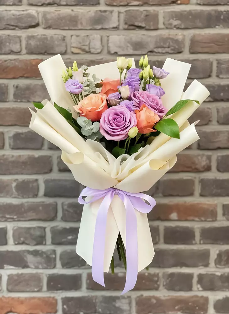 Букет цветов из: Лизиантусы и Розы в Тереке Ставропольского края