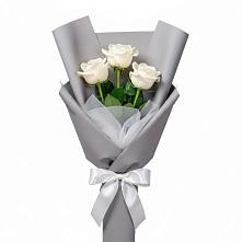 Букет 3 белые розы в Тереке Ставропольского края