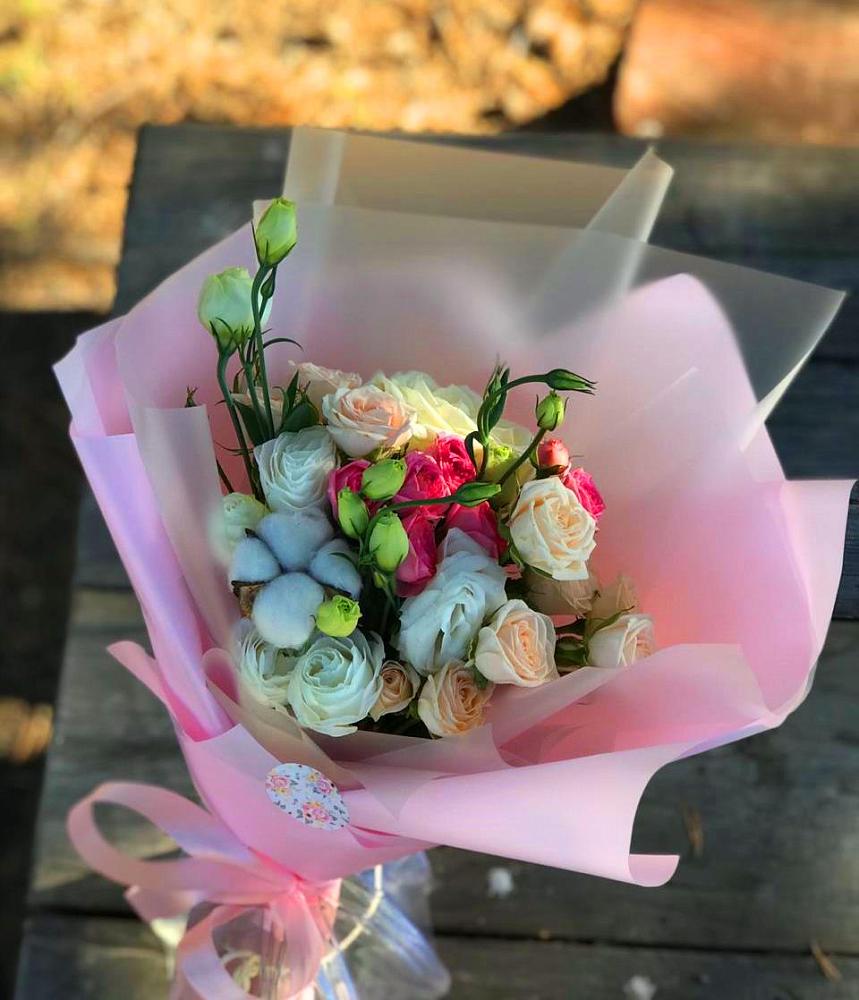 Букет цветов из: Розы и Лизиантусы в Тереке Ставропольского края