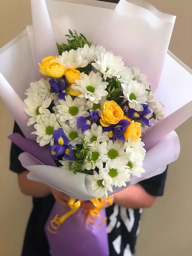 Букет цветов из: Ирисы, Хризантемы и Розы в Тереке Ставропольского края