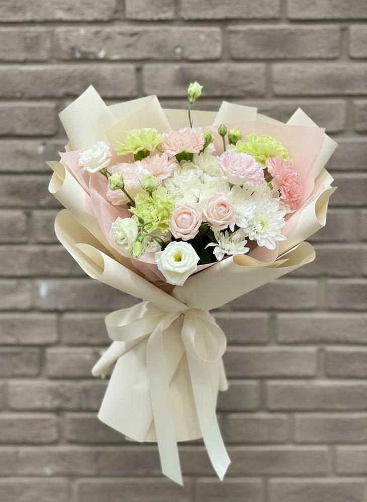 Букет цветов из: Гвоздики, Розы, Лизиантусы и Хризантемы в Тереке Ставропольского края