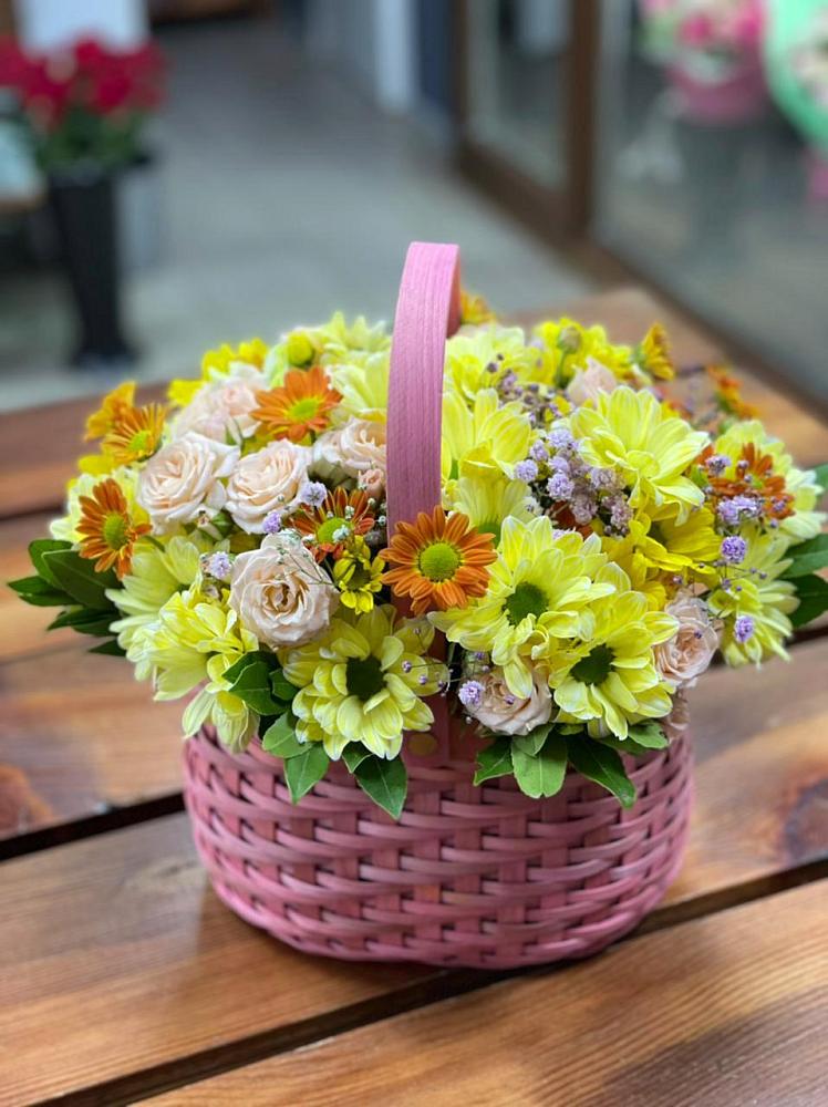 Цветочная композиция из Хризантемы и Розы в корзине в Тереке Ставропольского края