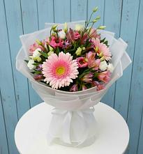 Букет цветов из:  Герберы, Альстромерии и Лизиантусы в Тереке Ставропольского края