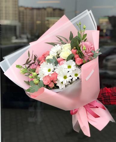 Букет цветов из: Розы, Лизиантусы и Хризантемы в Тереке Ставропольского края