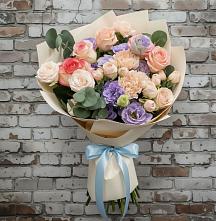 Букет цветов из:  Розы, Лизиантусы и Гвоздики в Тереке Ставропольского края