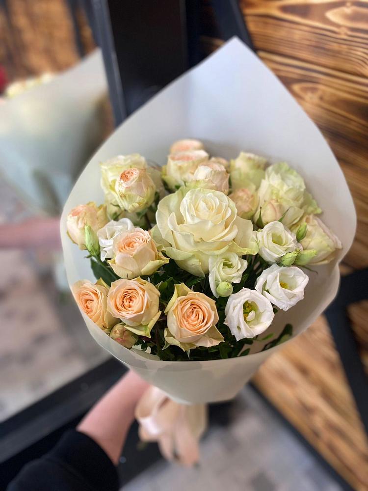 Букет цветов из: Розы и Лизиантусы в Тереке Ставропольского края